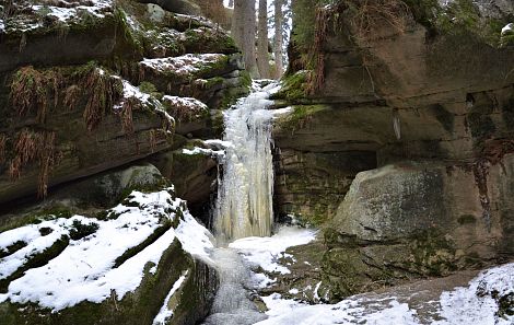 Suchodolská Niagára je nejznámějším a nejsnáze přístupným vodopádem v Broumovských stěnách. Skládá se ze dvou stupňů – spodní měří 2 m, horní přes 3,5 m. Vodopád se nachází na dolním konci Hájkovy rokle.